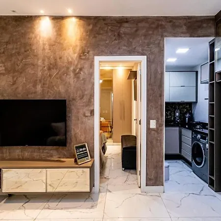 Apartamento Moderno na Quadra da Praia de Copacabana-2